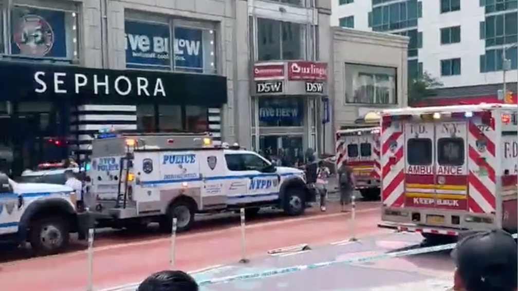 Possible 'jumper' near Union Square Park shuts down  14th Street