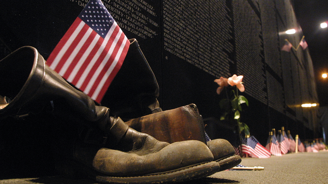 Replica of Vietnam Veterans Memorial stops in Chicago area