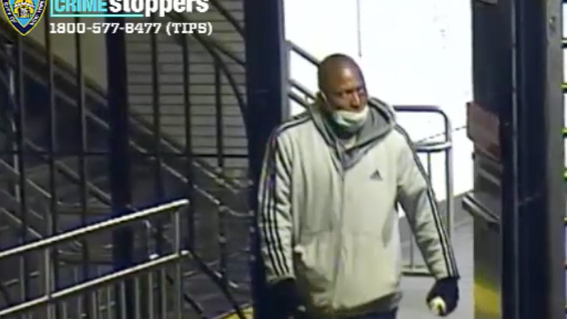 VIDEO: Suspect sought after man stabbed in back, face with 'large' knife over subway bump