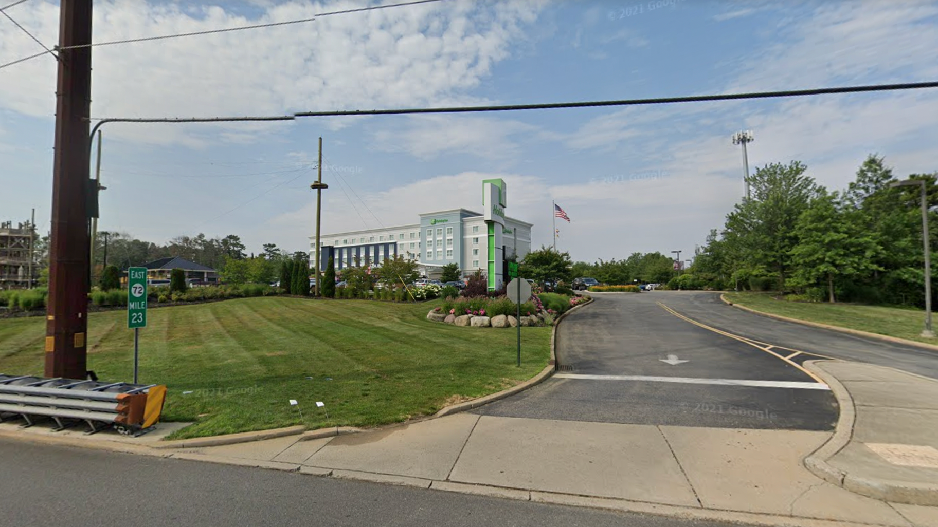 NJ girl, 15, struck by car while crossing highway with friends; in critical condition