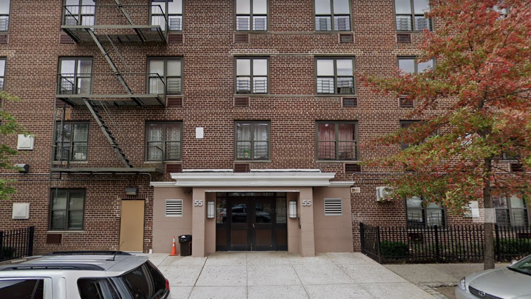 1 man dead, another injured during drive-by shooting in front of SI apartment building