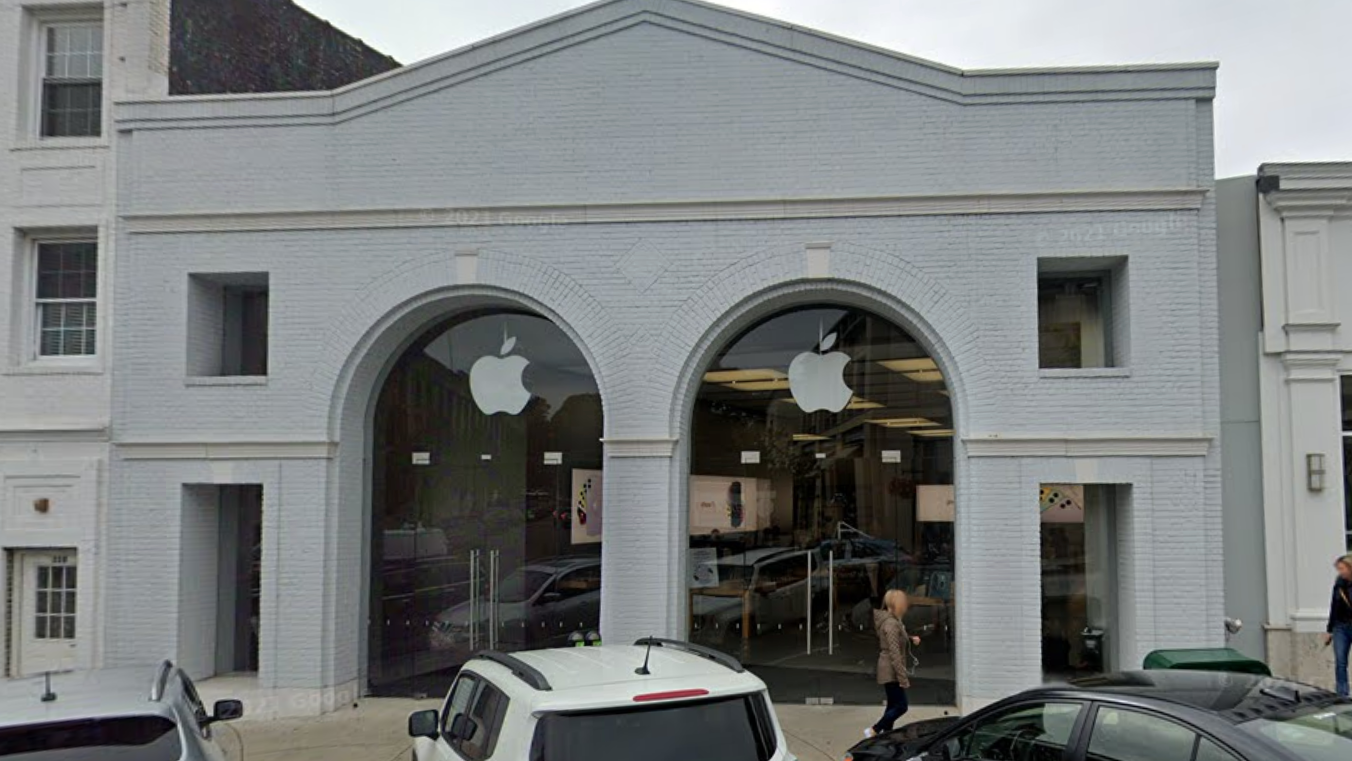 Duo attempts to rob woman as she leaves CT Apple store with purchases