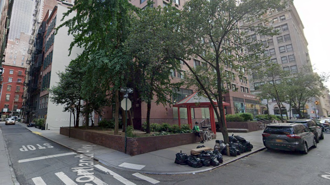 Man slashed by attacker in ski mask in Chinatown