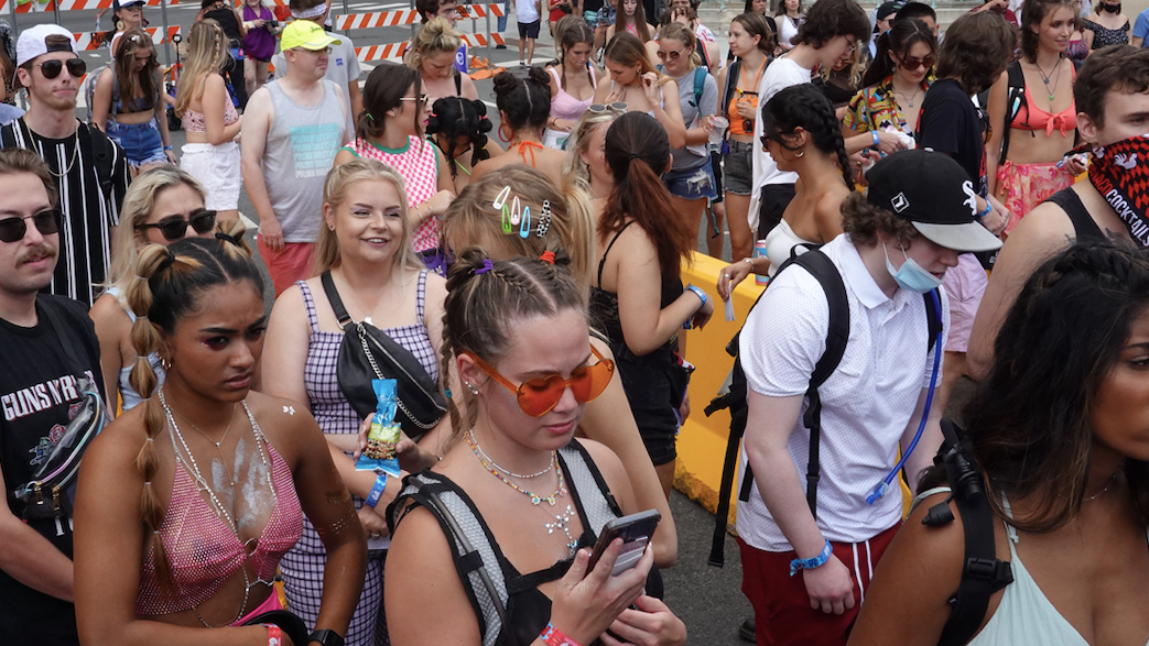 Chicago police bust more phone thieves who worked Lolla crowds