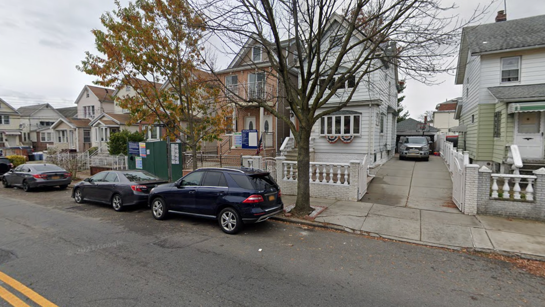 Woman, 67, in critical condition struck by SUV on Queens street