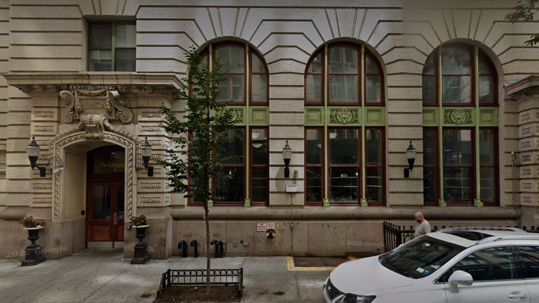 Man, 62, fatally stabbed at Manhattan shelter
