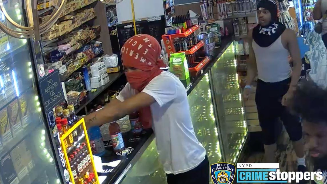 VIDEO: Customer shot in struggle with armed robber at UWS smoke shop; suspects sought