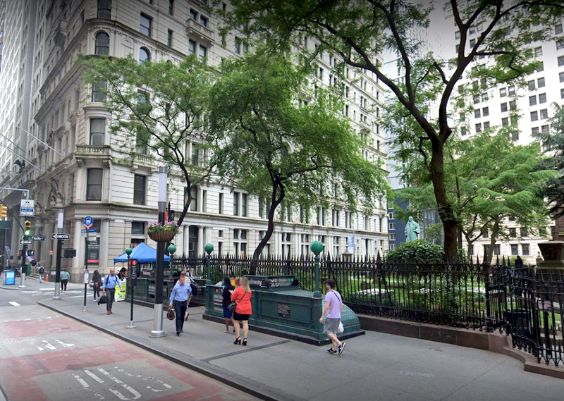 A man was slashed at the 4/5 Wall Street subway station on Thursday morning