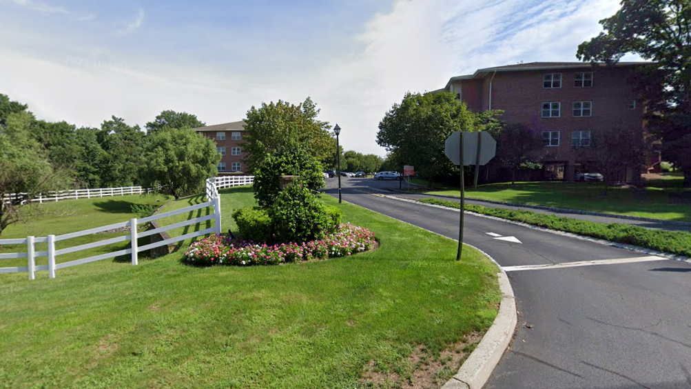 Husband, wife stabbed in murder-suicide at 55+ community in NJ: sources