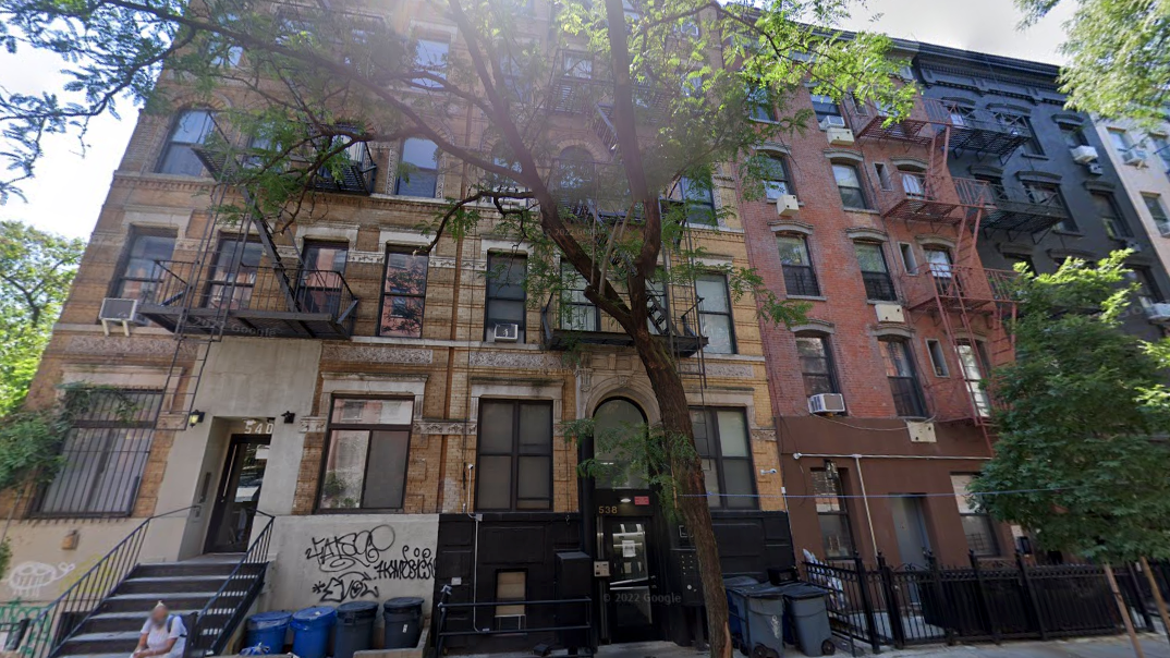 Man stabbed 4 times in suspected ice pick attack in East Village