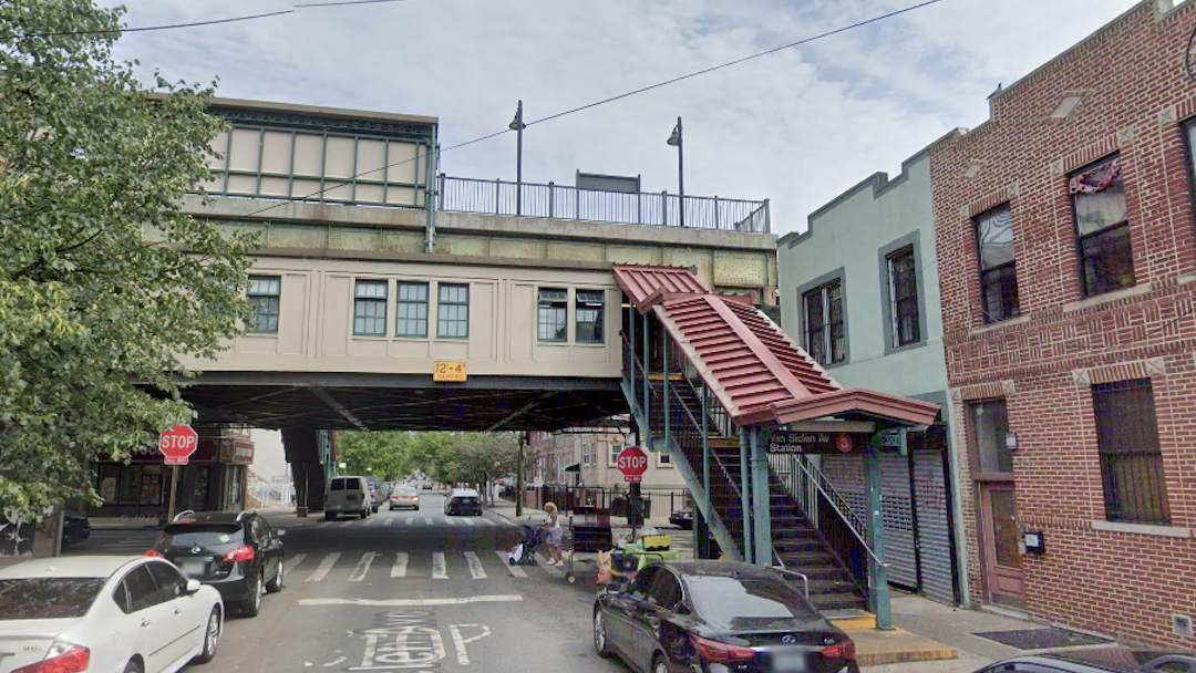 Man struck by train while lying on Brooklyn subway tracks, expected to survive