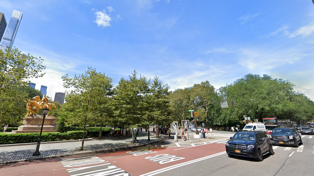 Saudi Arabian tourist robbed at gunpoint near Central Park