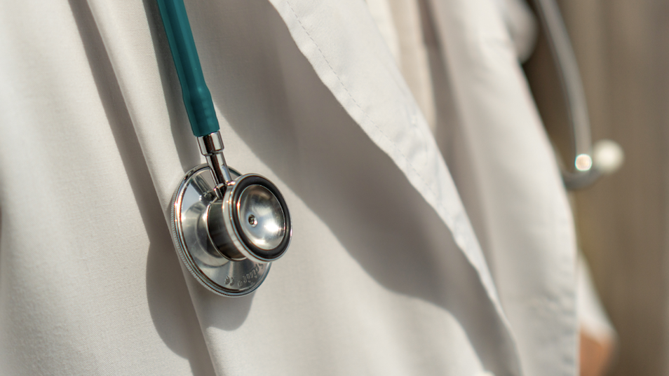 Suit: Intoxicated OB-GYN abused patient during procedure
