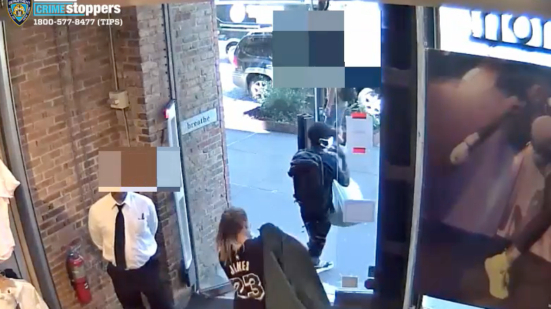 VIDEO: Group casually leaves NYC Lululemon store with $28,780 in stolen clothing