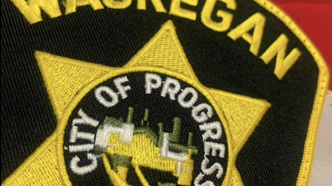 Waukegan cop fatally shoots man who was wielding knife, hammer: police