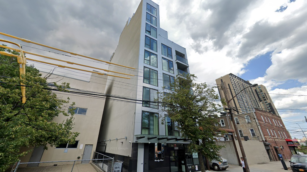 Man tortured for hours in Queens hotel room after answering teen's sex ad: DA