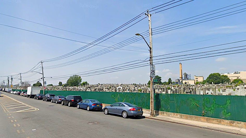 E-bike rider dead after speed bump sends him crashing into Queens utility pole