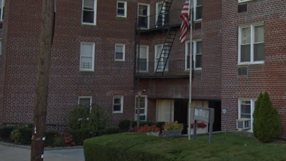 NYPD bomb squad called in for 'do not touch' package in Queens