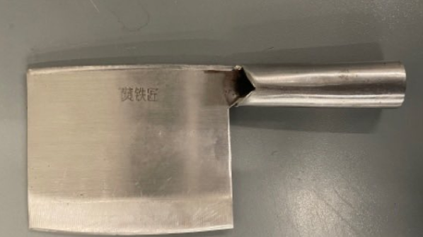 Passenger tries to board plane with cleaver, knives, saw blades: feds