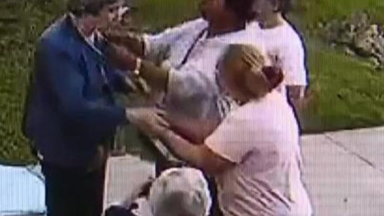 VIDEO: 84-year-old Glendale woman robbed of necklace in ‘distraction theft’