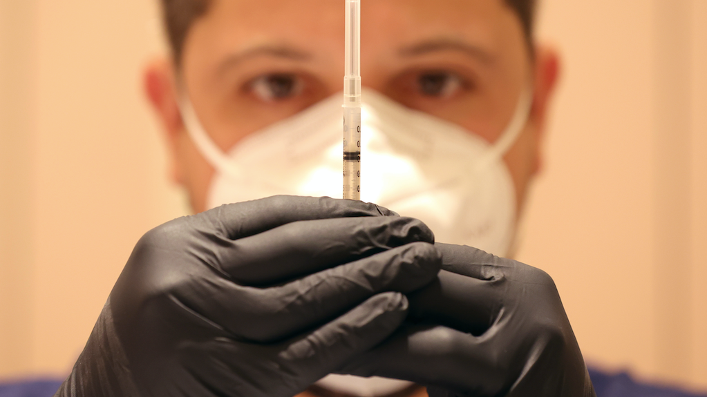 Chicago will be ready to administer new COVID-19 shot, top doc says