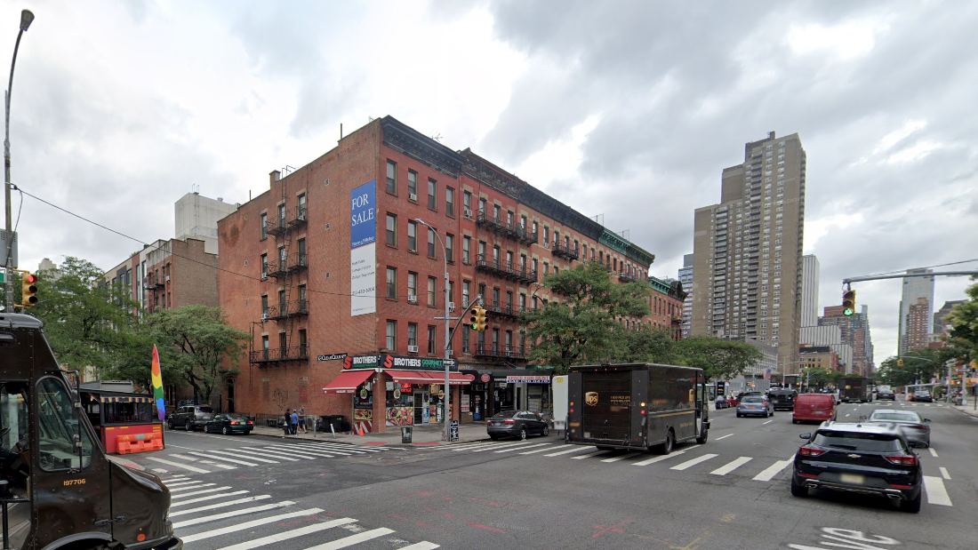 Hell's Kitchen stabbing spree leaves 2 hospitalized, man arrested
