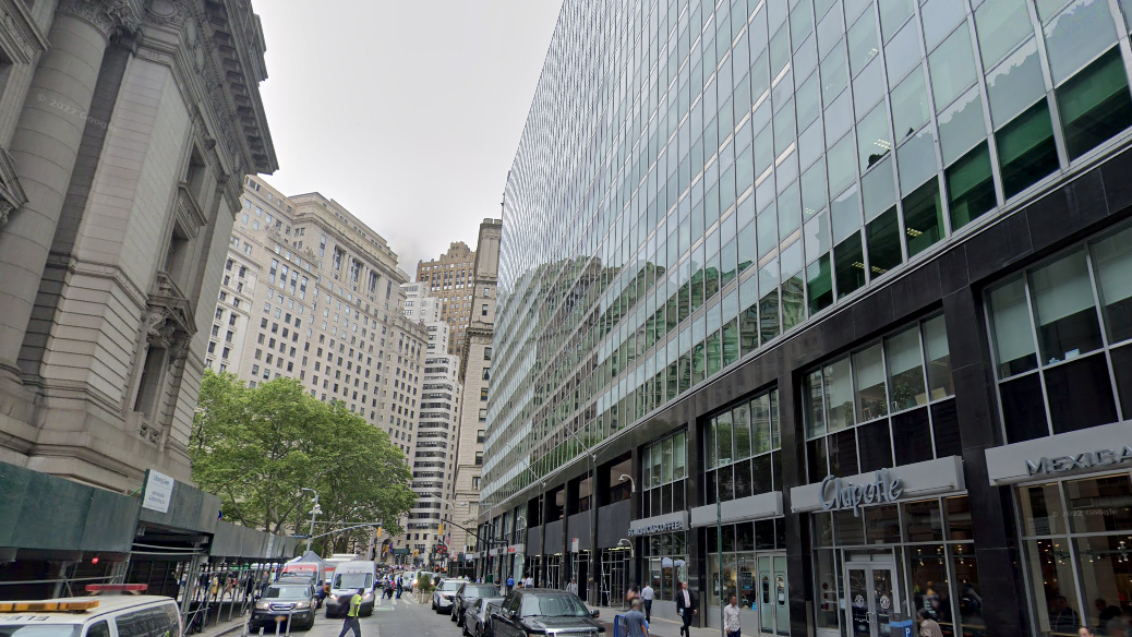 Woman with machete slashes, pepper-sprays man in unprovoked attack in Lower Manhattan