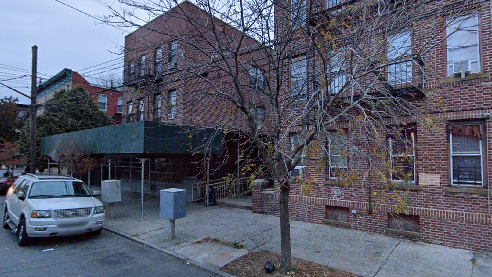 Man, 29, fatally shot in front of Brooklyn apartment building