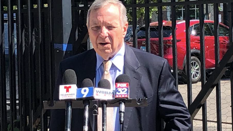 100 more migrants arrive in Chicago from Texas, Sen. Durbin condemns their 'inhumane' treatment