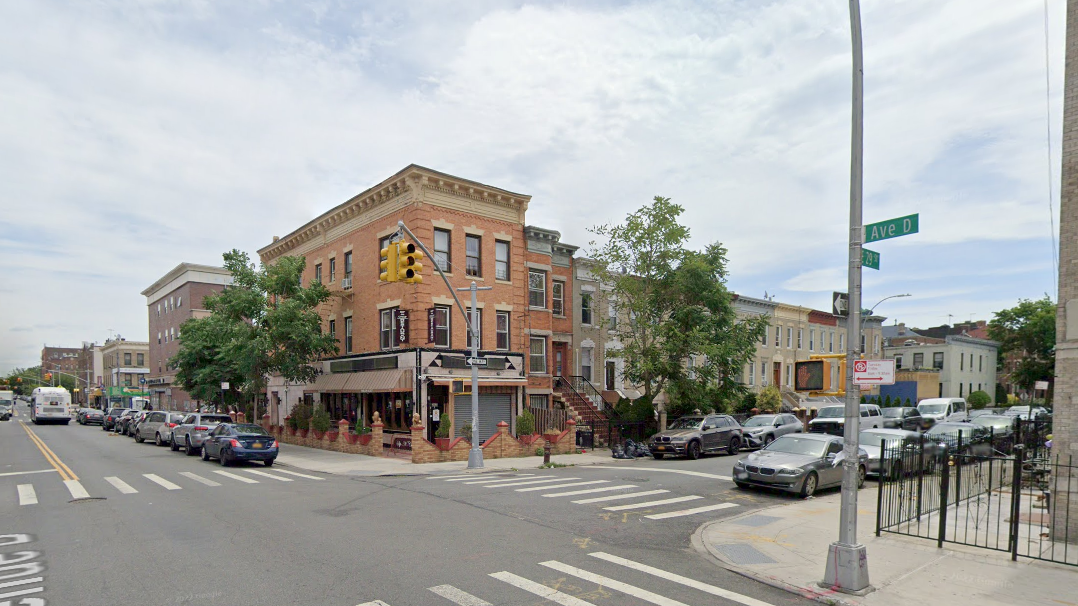Man, 29, fatally shot in head in afternoon shooting on Brooklyn street