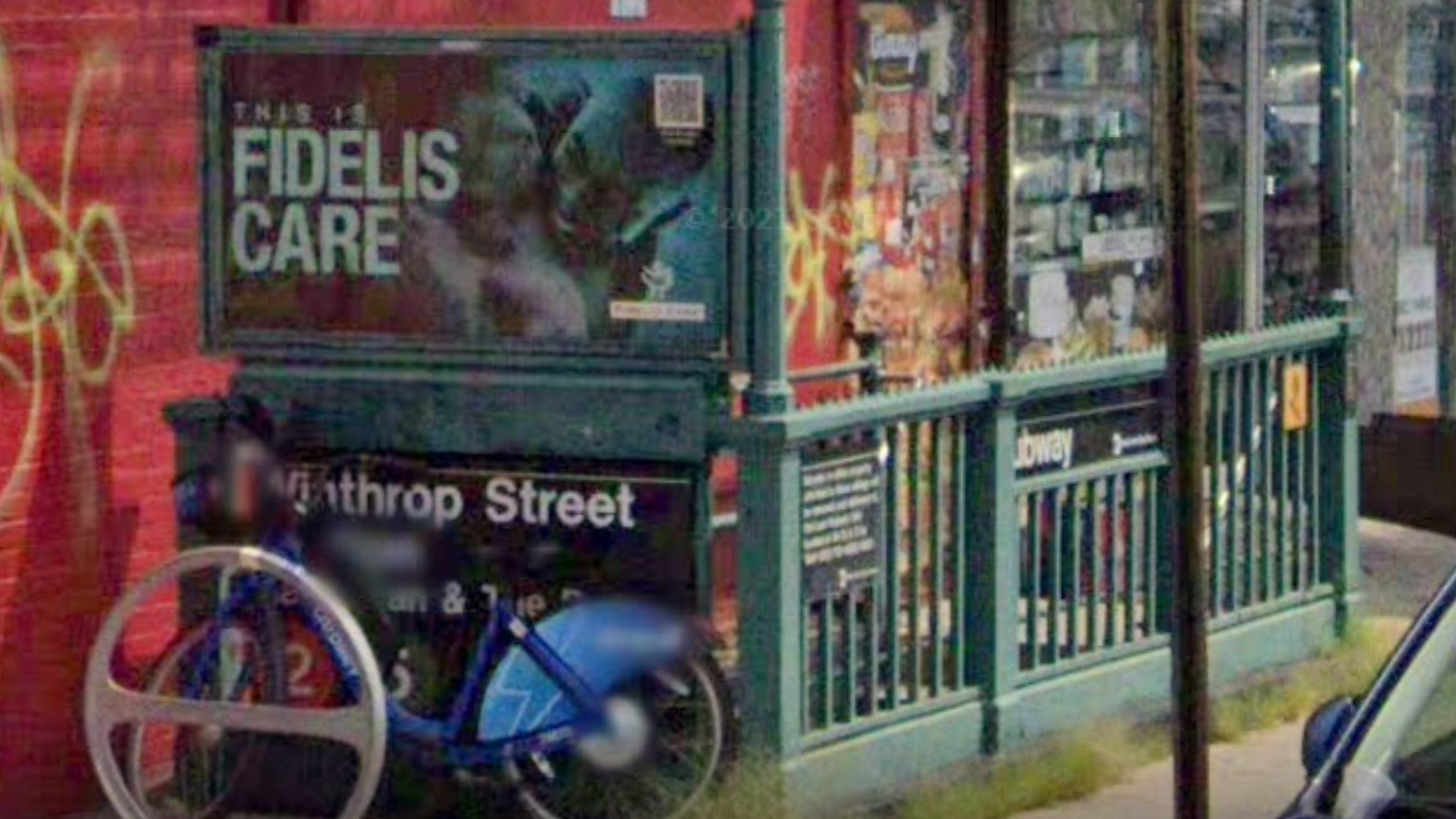 Man stabbed during cell phone robbery on Brooklyn train
