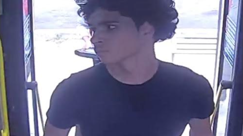 Suspect tries to stab boy, 16, waiting for bus outside Queens high school: NYPD