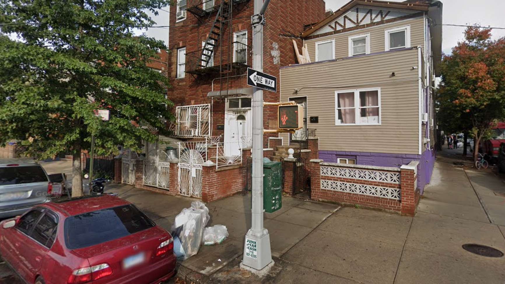 Queens man, 38, dead after crashing car while having medical episode
