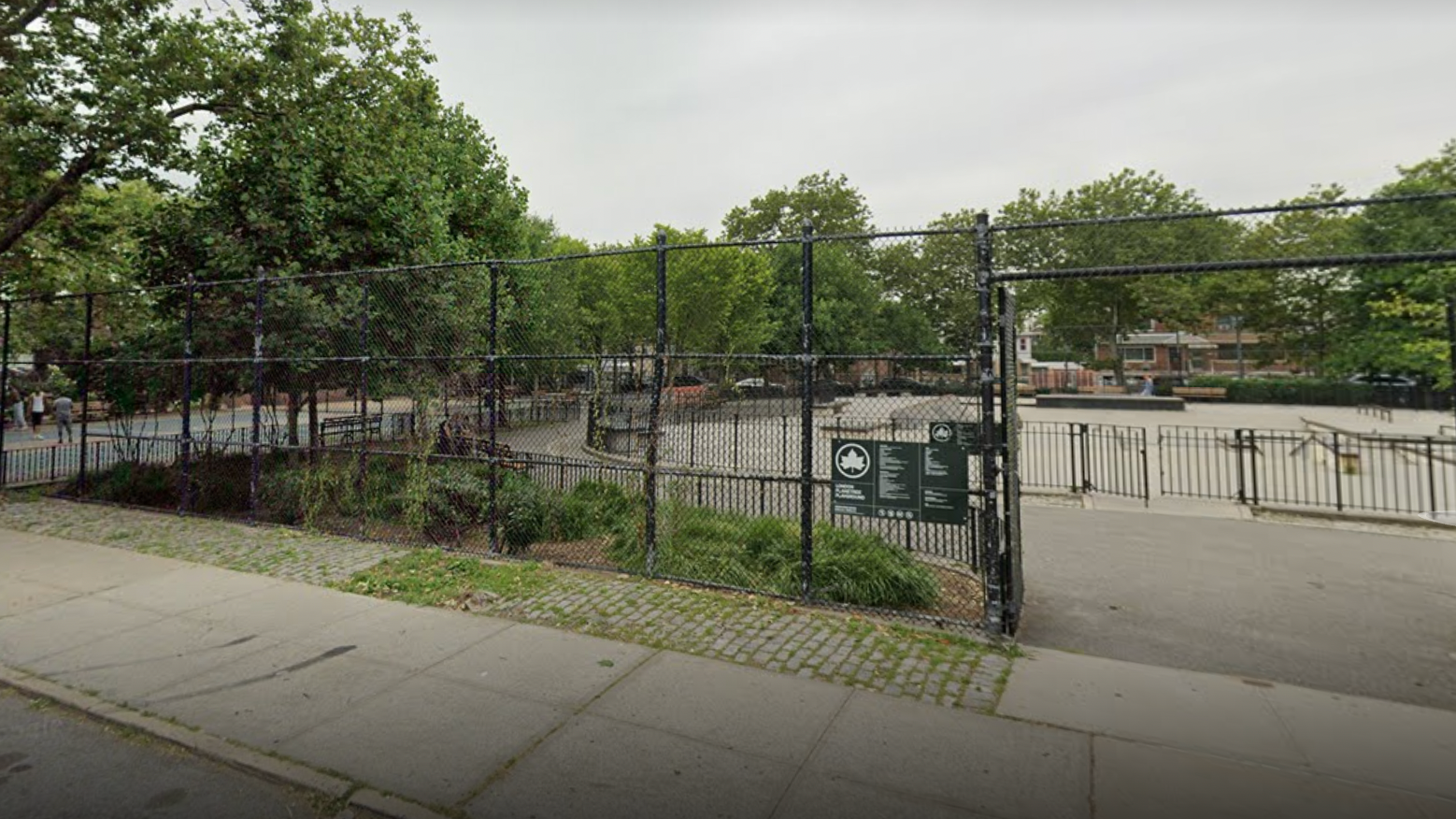 4 injured, including 2 teens, during shooting at Queens park