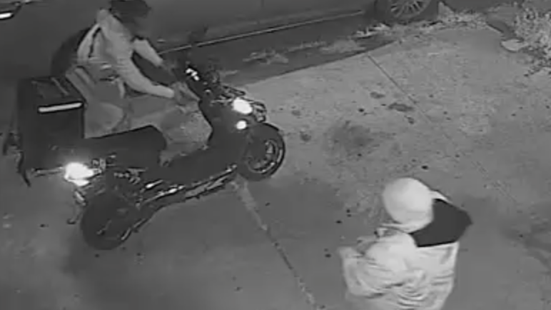 VIDEO: Robber flees on deliveryman's scooter in Brooklyn