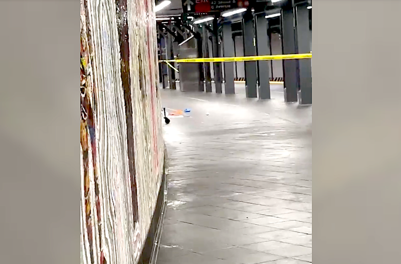 The suspect fled to the 7 line after the stabbing