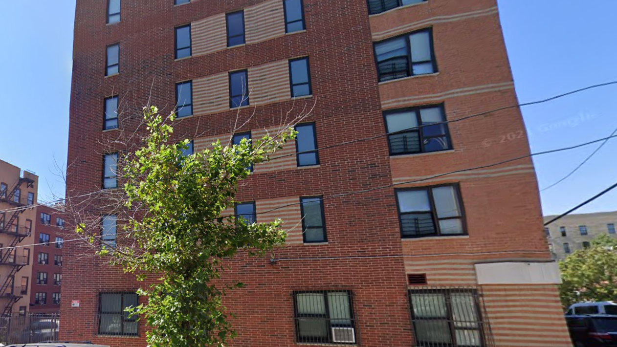 Woman accused of strangling boyfriend to death in Bronx apartment