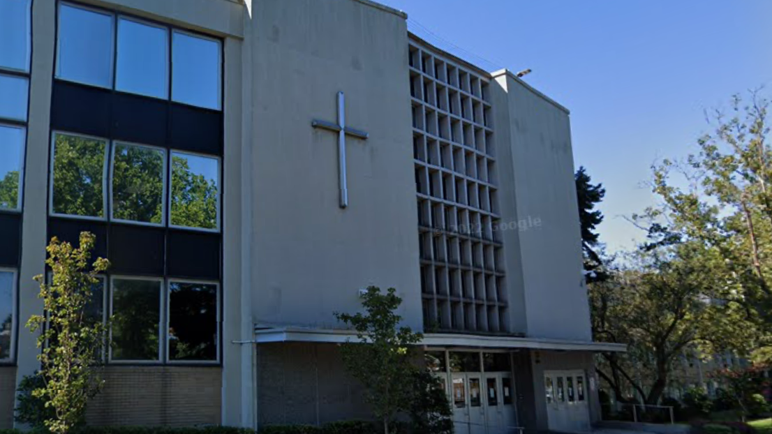 Expelled student charged with making terroristic threat to bomb Queens high school