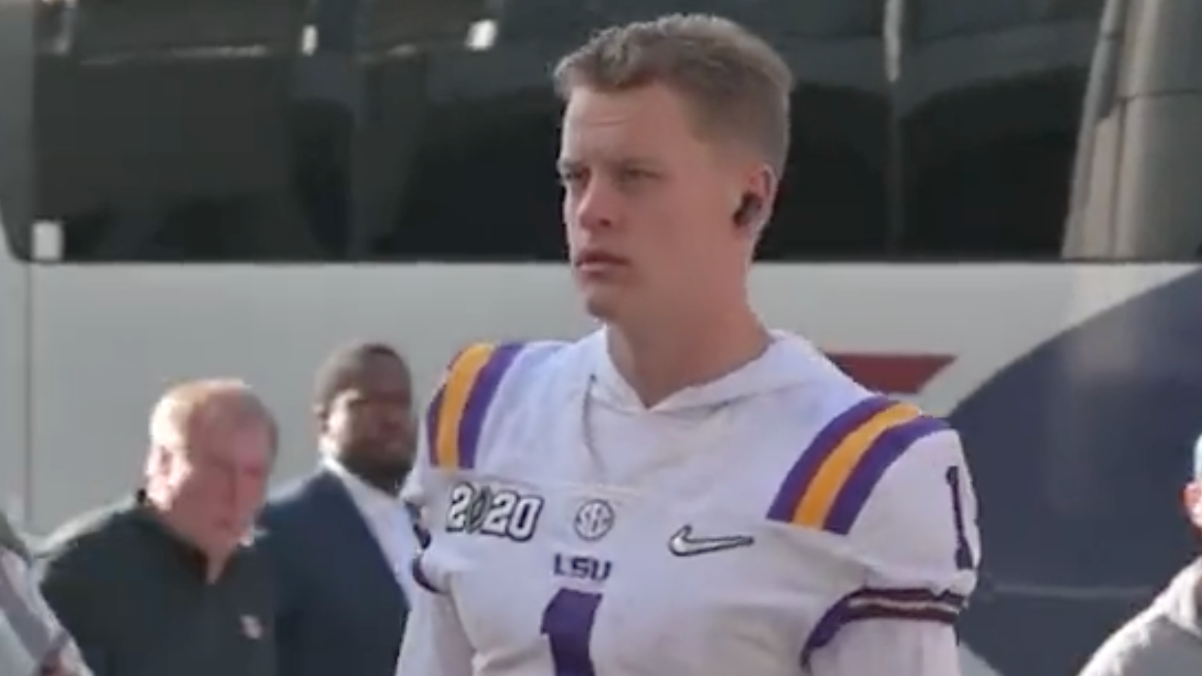 Look: Bengals QB Joe Burrow arrives at Superdome in Ja'Marr Chase's LSU jersey
