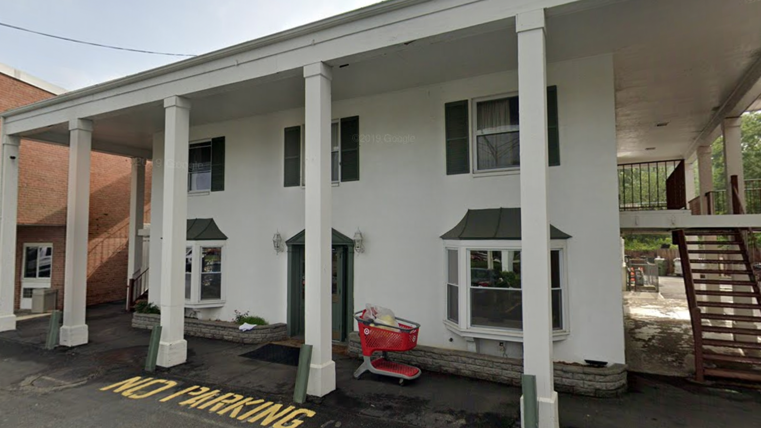 Man crashes car on NYS highway fleeing police after attacking wife with hammer at hotel