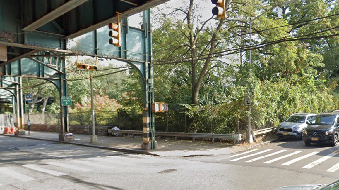 Man, 77, dies nearly 2 months after hit by car while crossing Queens street