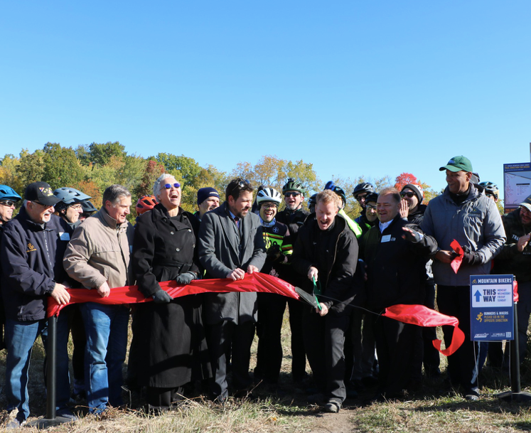 Preckwinkle at ribbon cutting