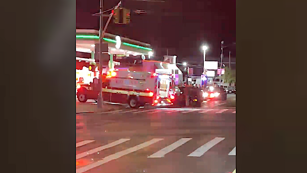 4 NYPD officers injured as man in stolen BMW plows into multiple cop cars in Queens