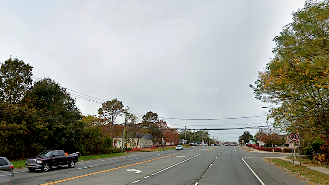 2 men in convertible dead after minivan driver attempts U-turn on LI