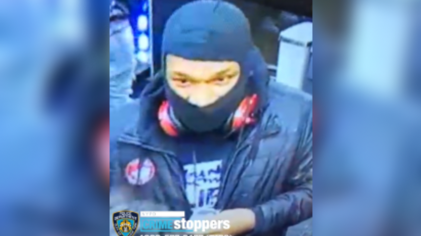 Man tells Tribeca store employee he is a cop before failed robbery, breaks door while fleeing