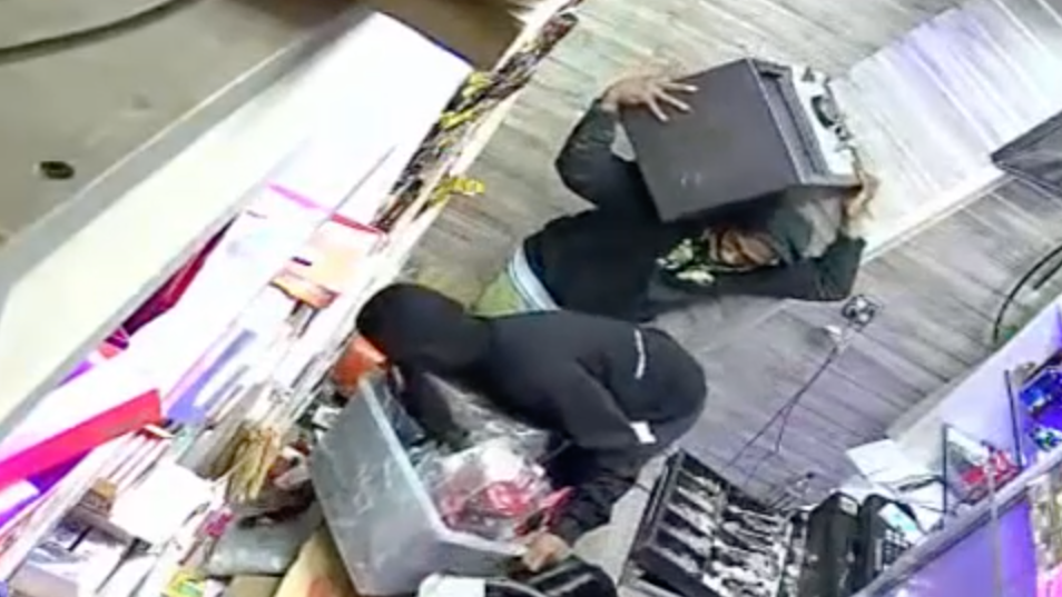 Brooklyn smoke shop worker pistol-whipped in armed robbery