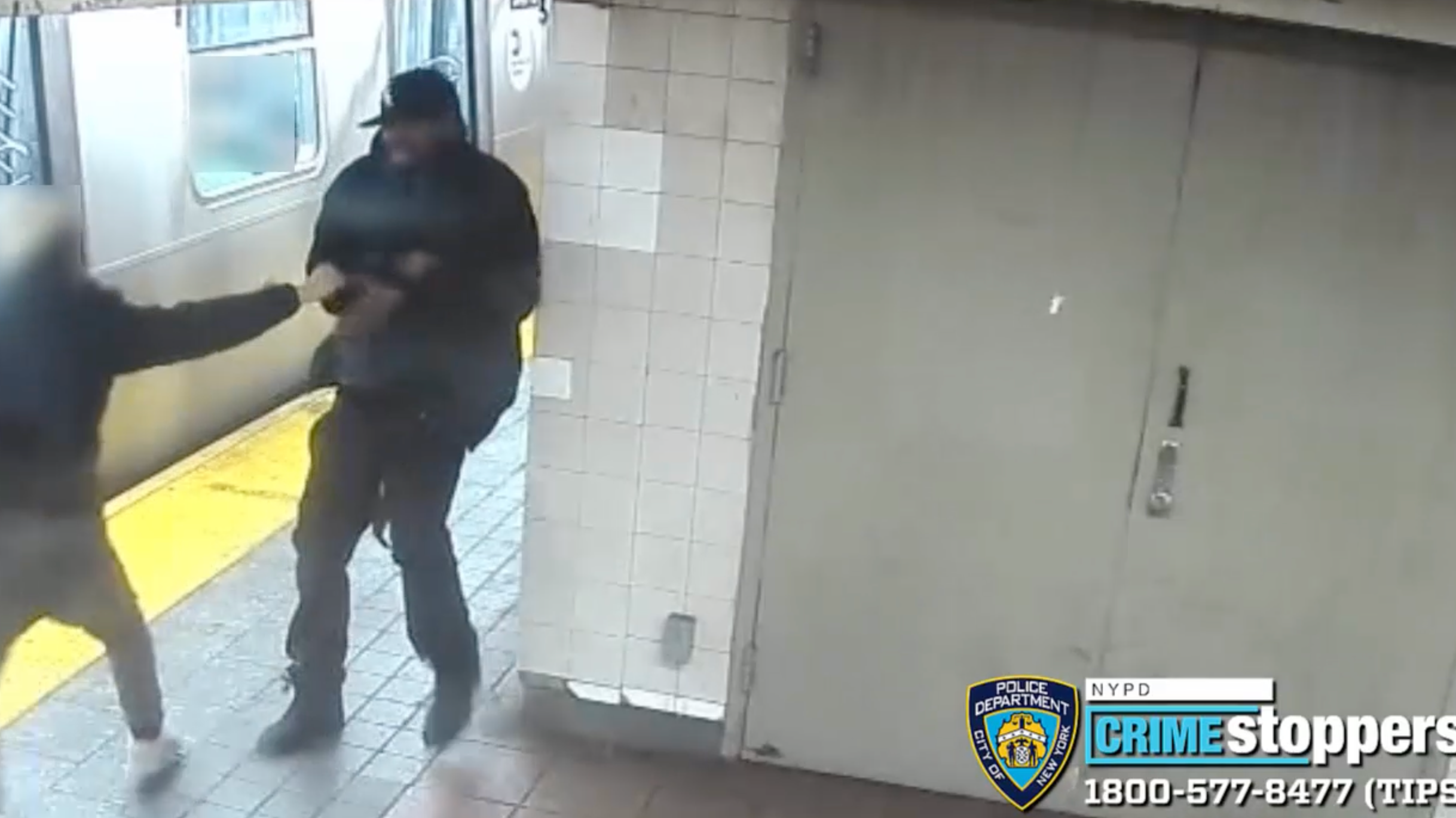 Victim stabbed, robbed by man who asked him for a cigarette on the subway