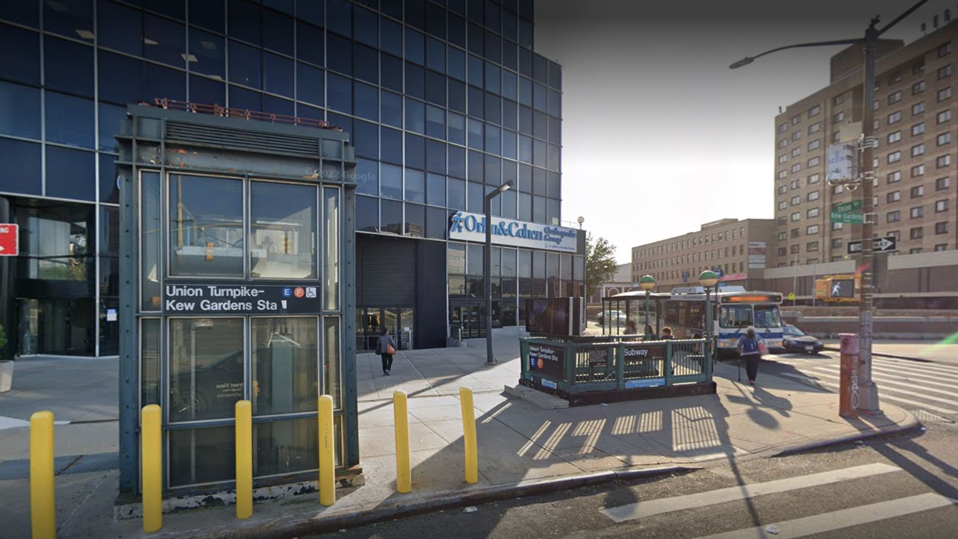 Man slashed in face during random attack on Queens subway platform