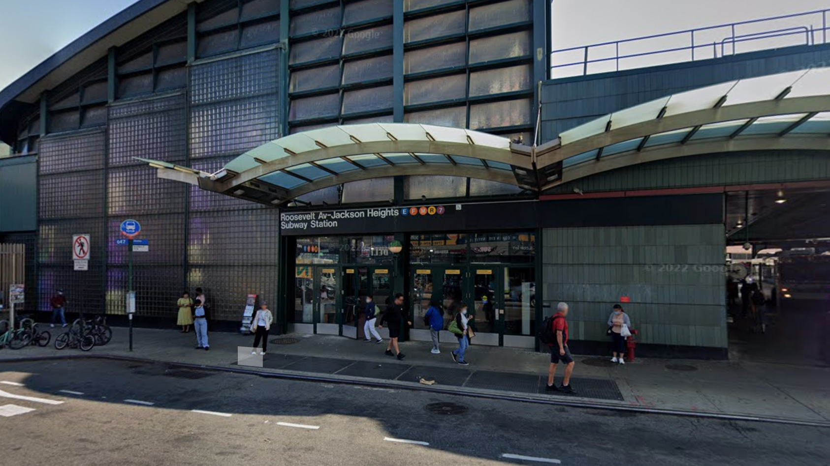 Man fatally struck by train at Queens station while retrieving fallen phone