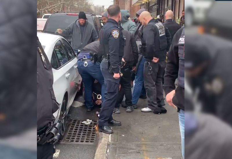 More officers arrived to assist in Donald Davis' arrest in South Jamaica.